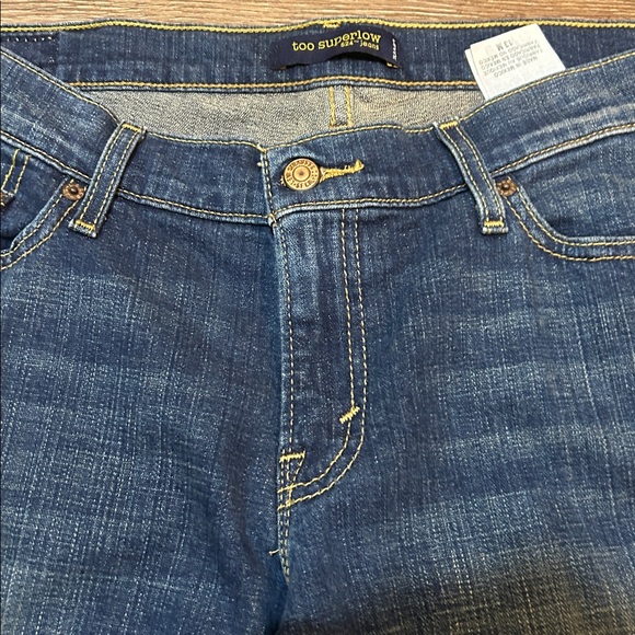 Levi’s Women’s Too Superlow 524 Jeans - Picture 4 of 9